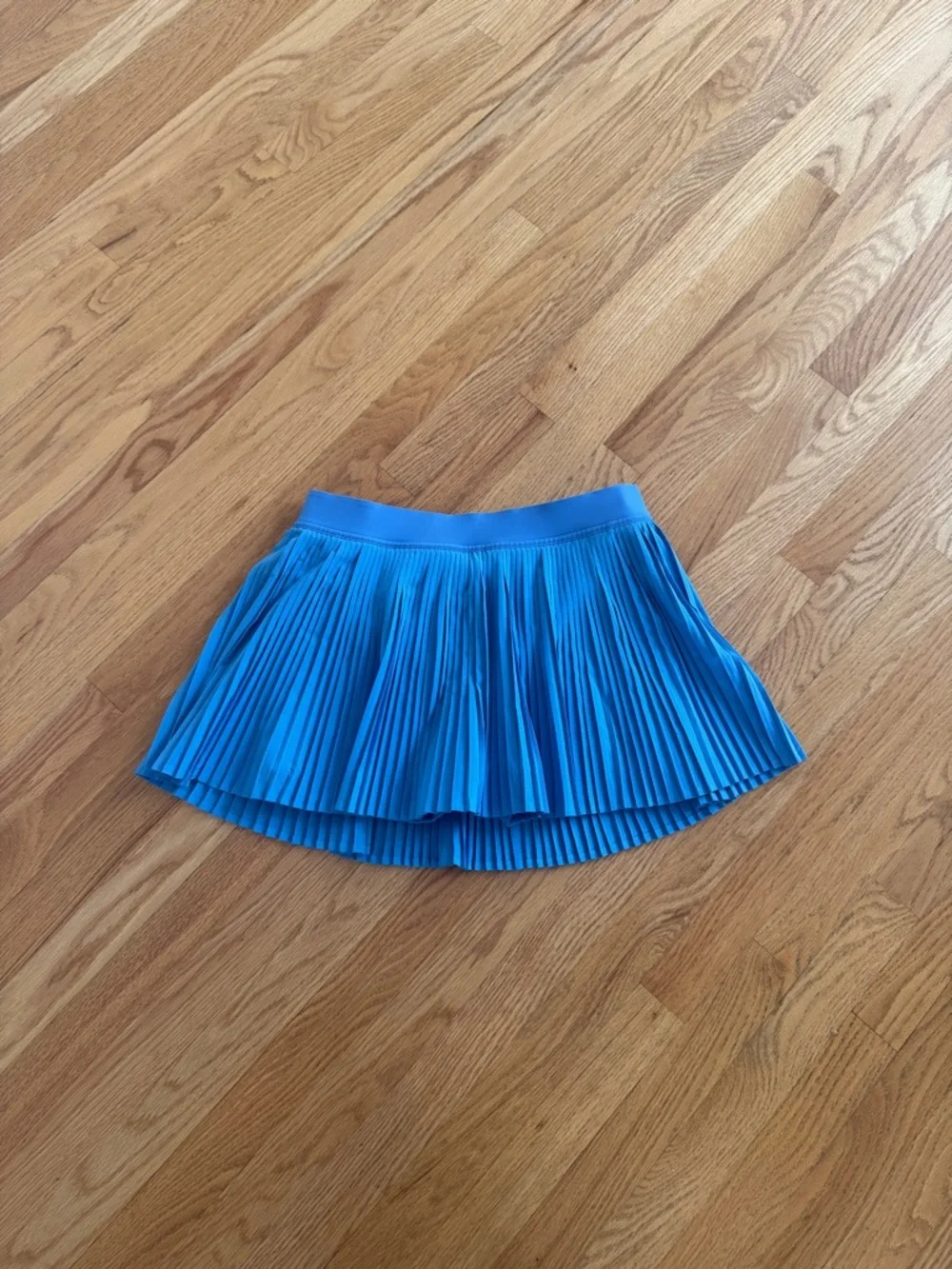 Lululemon pleated blue skirt skort size 10 pool party